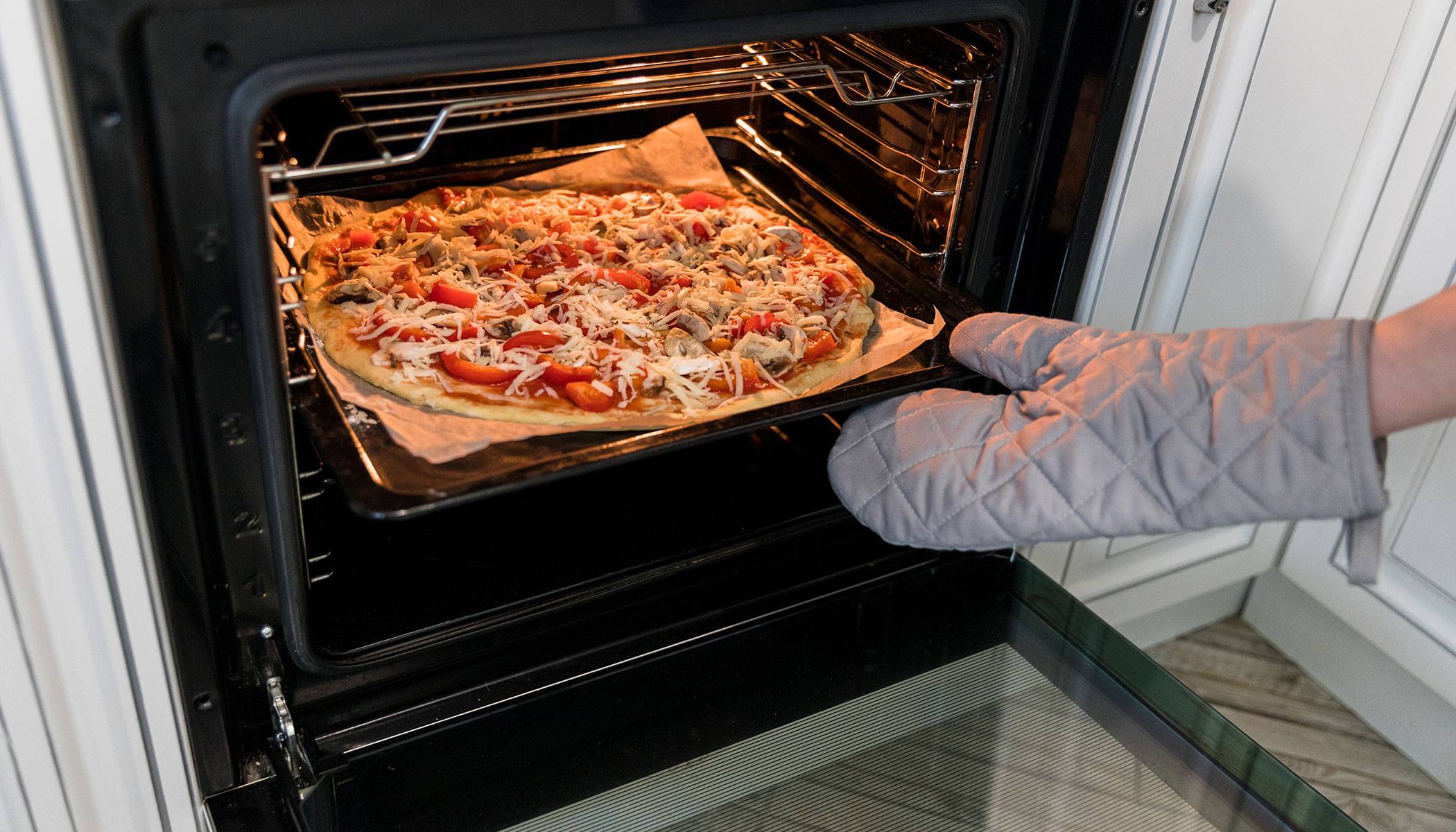 How to clean cooking and baking sheets