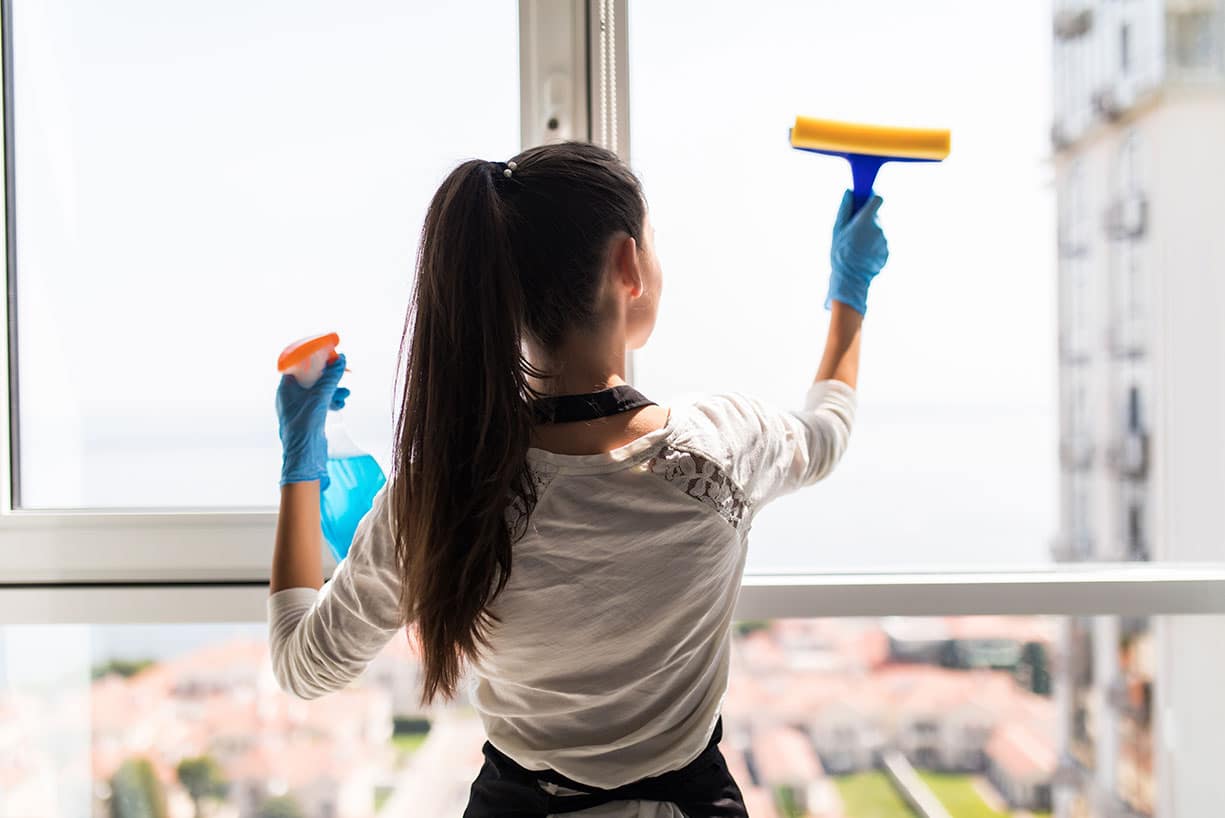 Window cleaners. Мойка окон. Мытье окон. Мойка окон профессиональная. Мойка окон в квартире.