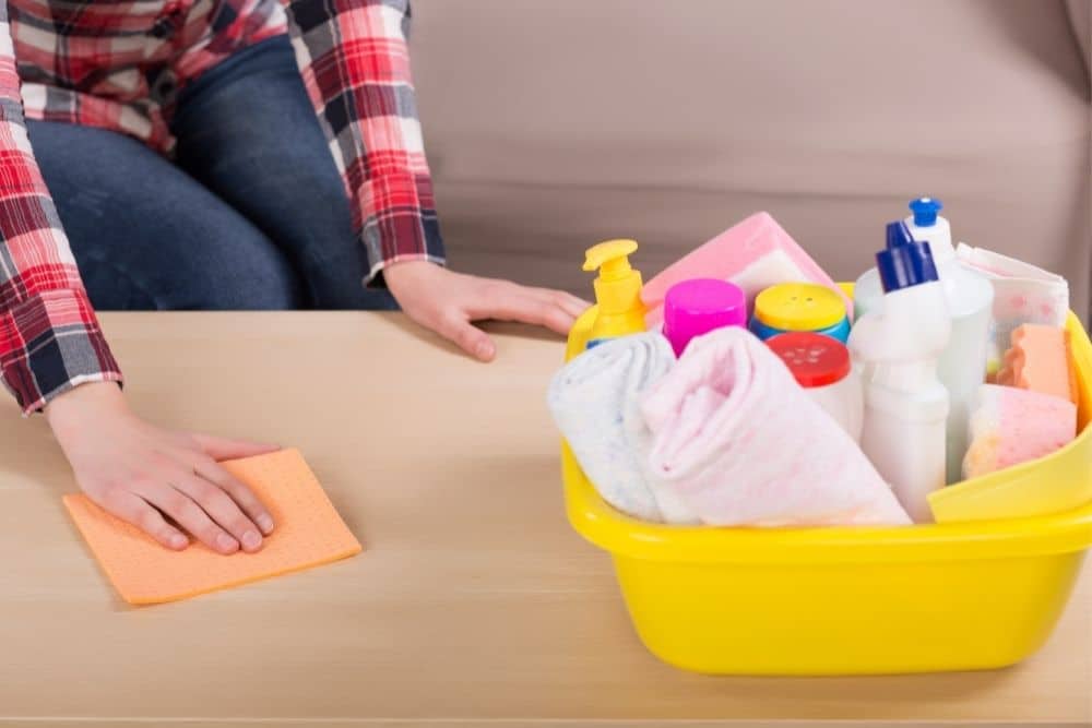 How to remove the smell of bleach from our hands