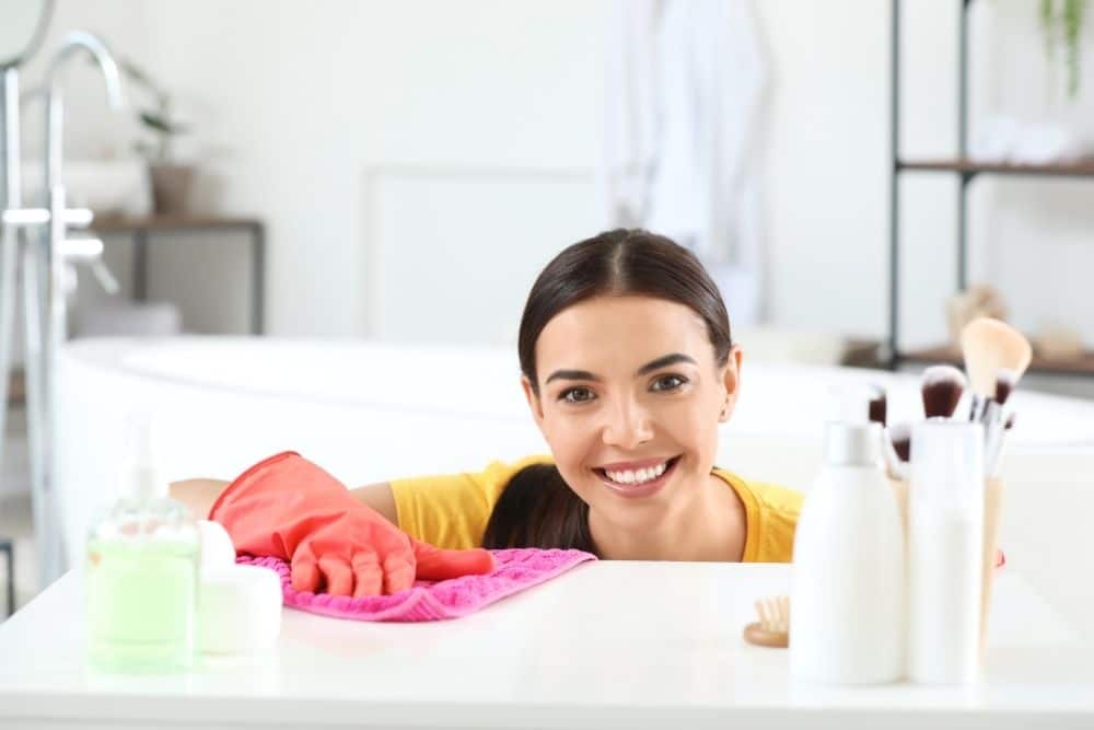 How to clean in a fast way your home’s bathroom