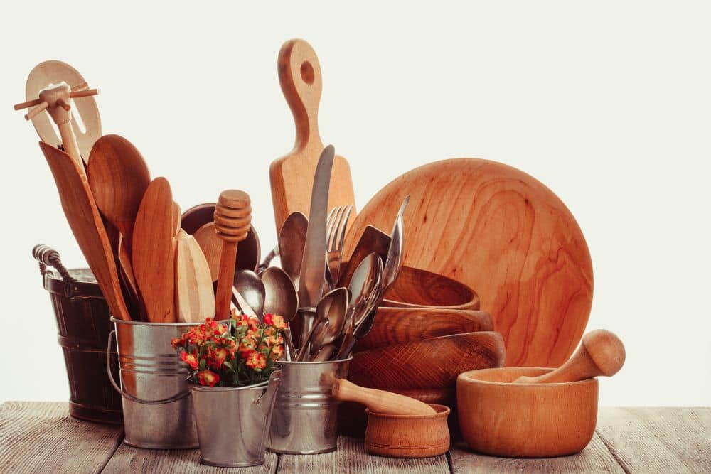 wooden utensils1 - Bello's Cleaning