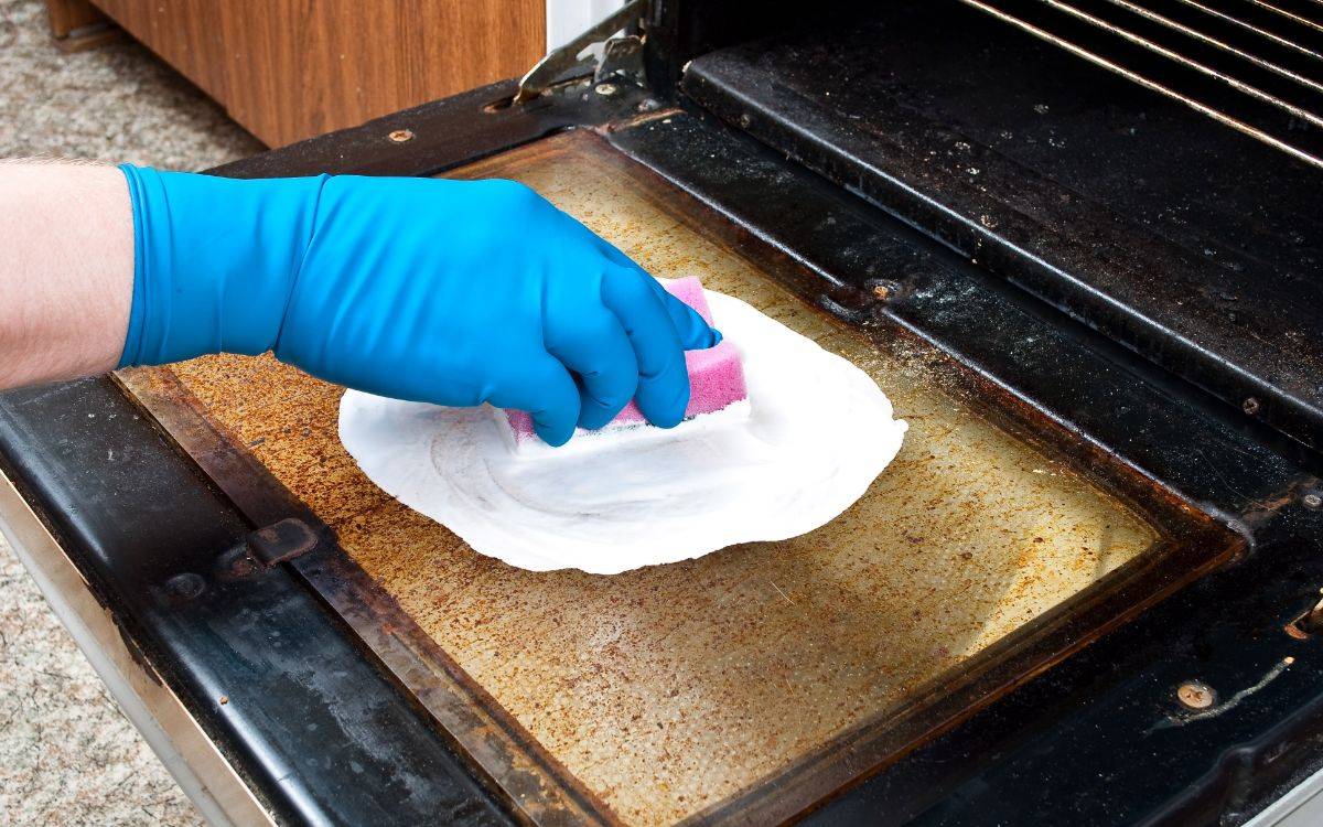 step by step oven cleaning guide