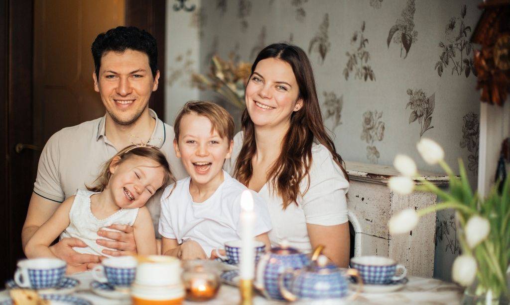 Happy family - House Cleaning Services in Chevy Chase MD - Bellos Cleaning