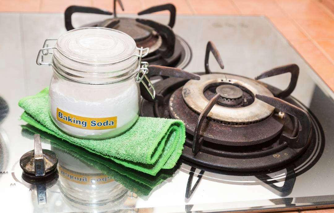 baking-soda-cleaning-stovetop