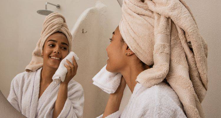 Happy homeowner after Bello’s bathroom deep cleaning