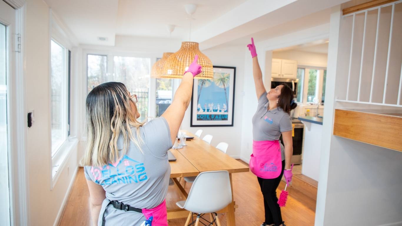 Cleaner doing a final quality check to ensure Bello’s Cleaning standards are met