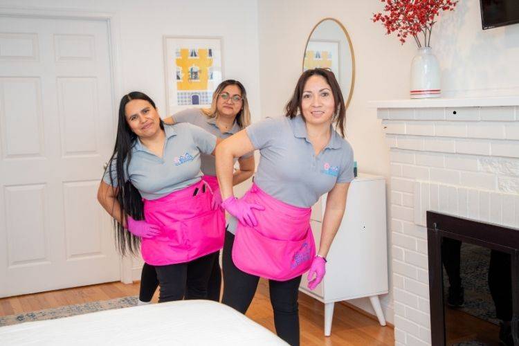 Professional deep cleaning team in Annapolis MD