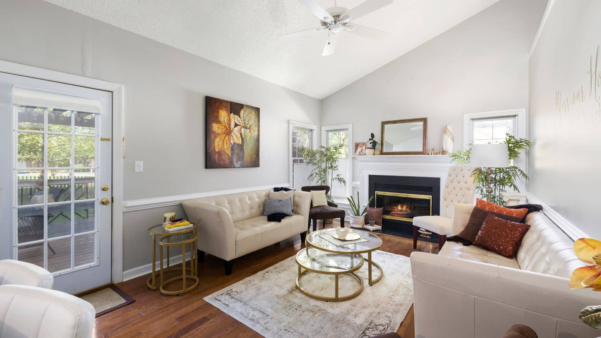 Clean living room in Riva MD